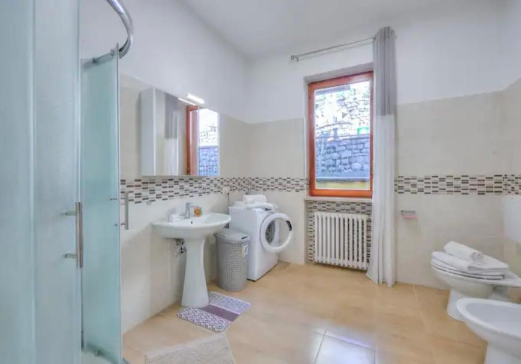 Apartment With View Lake Maggiore/Laveno Mombello מראה חיצוני תמונה