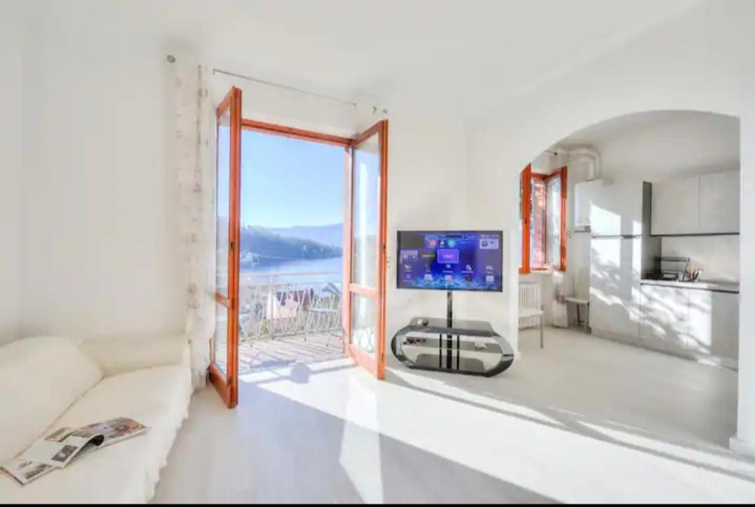 Apartment With View Lake Maggiore/Laveno Mombello מראה חיצוני תמונה