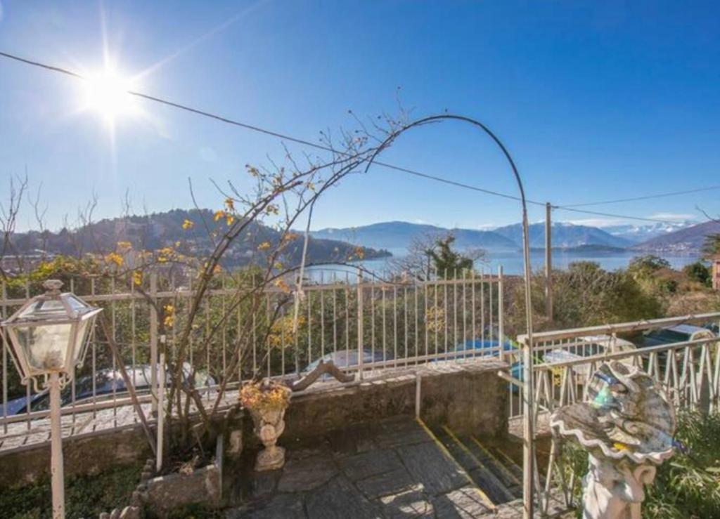 Apartment With View Lake Maggiore/Laveno Mombello מראה חיצוני תמונה